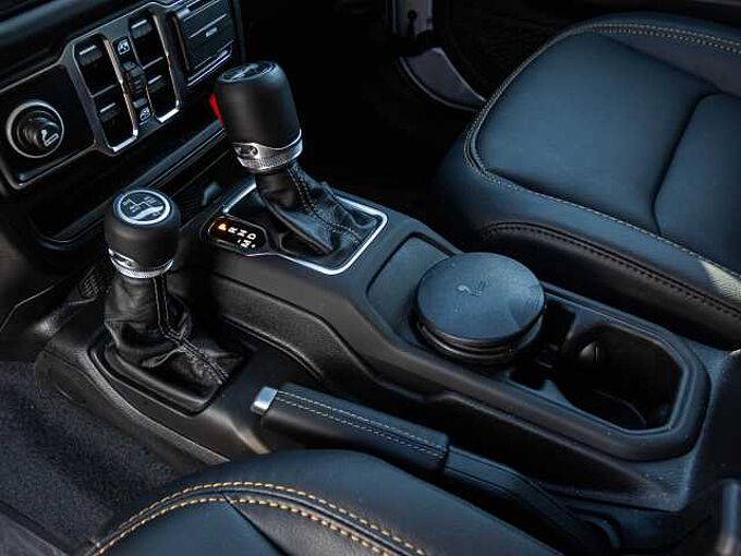 Jeep Wrangler Sahara 2.0l SILVERSTAR