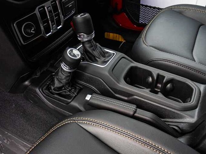 Jeep Wrangler Sahara 2.0l BLACK&RED