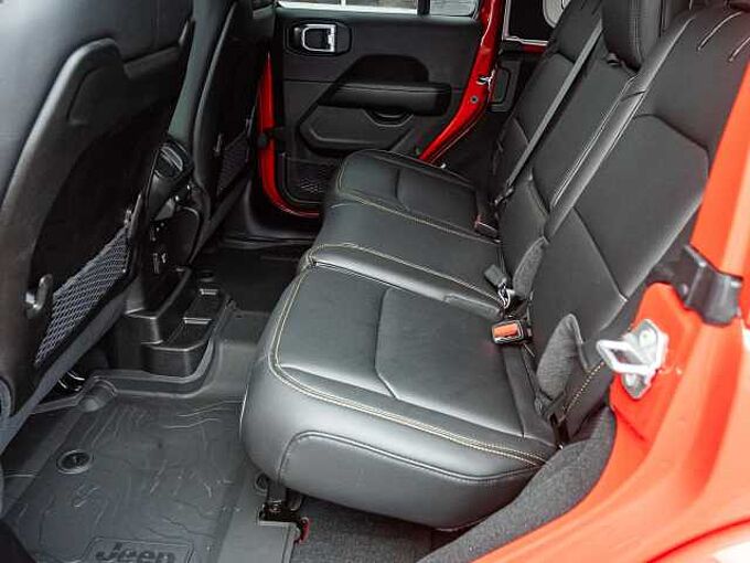 Jeep Wrangler Sahara 2.0l BLACK&RED