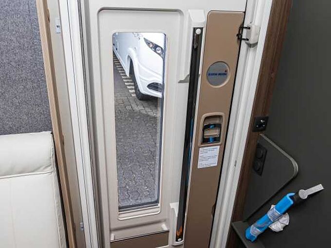 Eura Mobil Integra Line GT - Mercedes IL726EF BLACKLINE 