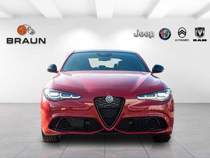Alfa Romeo Giulia 2.0 16V AT8-Q4 INTENSA Panorama