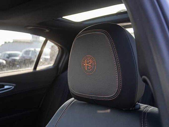 Alfa Romeo Giulia 2.0 16V AT8-Q4 INTENSA Panorama