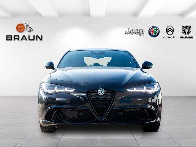 Alfa Romeo Giulia 2.0 16V AT8-Q4 INTENSA Panorama