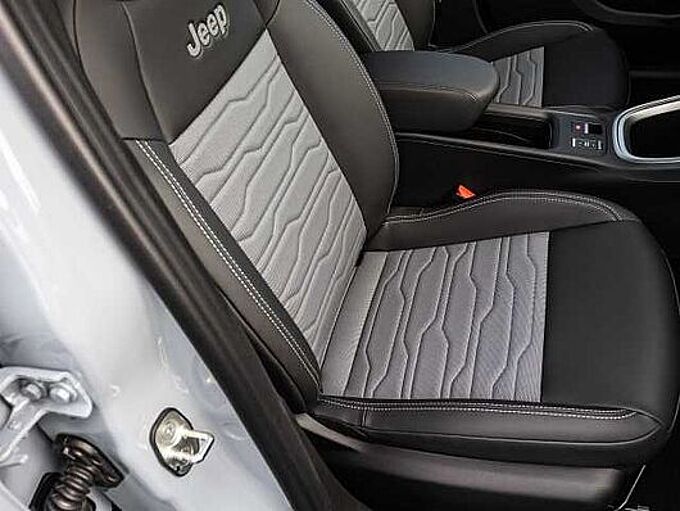 Jeep Avenger 1.2 48V 4xe Hybrid eAWD Upland