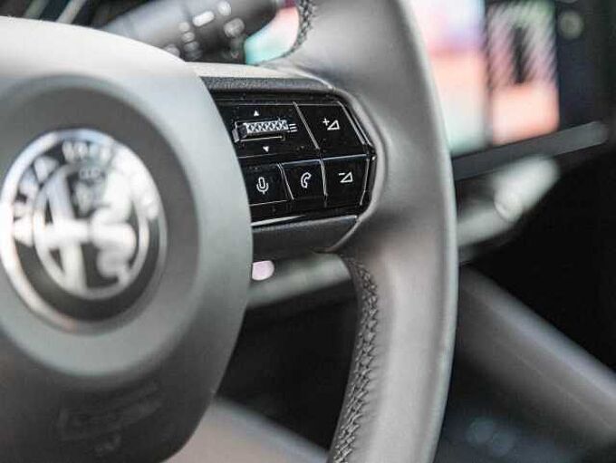 Alfa Romeo Junior ELETTRICA SPECIALE  115 KW (156 PS)