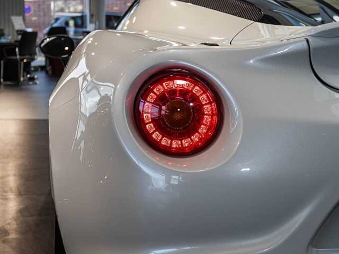 Alfa Romeo 4C 1.8 TBi Coup&eacute;  NUR 4107km!