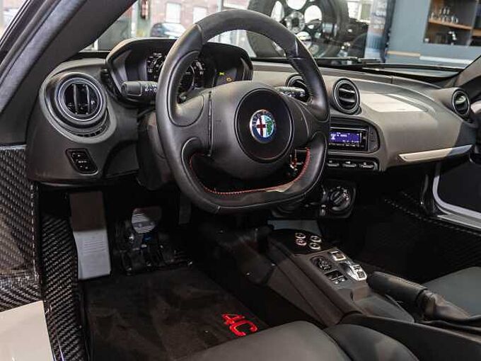 Alfa Romeo 4C 1.8 TBi Coup&eacute;  NUR 4107km!