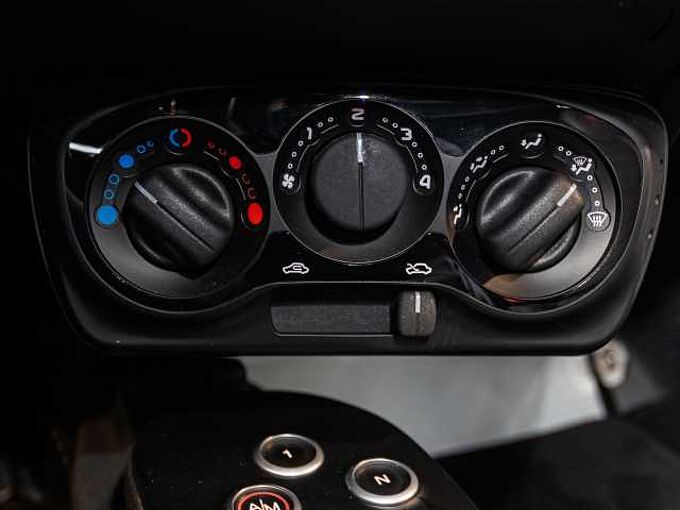 Alfa Romeo 4C 1.8 TBi Coup&eacute;  NUR 4107km!