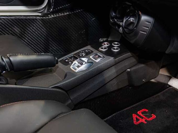 Alfa Romeo 4C 1.8 TBi Coup&eacute;  NUR 4107km!