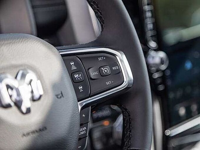 Dodge RAM 1500 Laramie Night Premium LPG