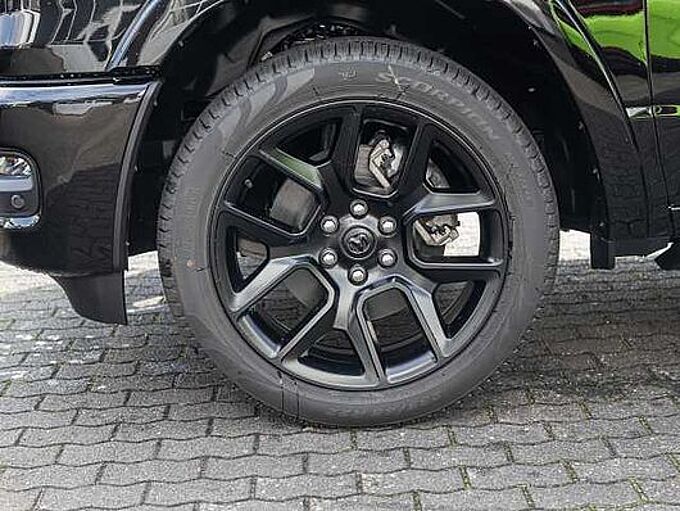 Dodge RAM 1500 Laramie Night Premium LPG