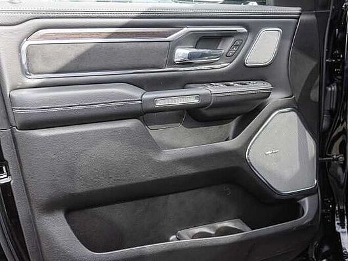 Dodge RAM 1500 Laramie Night Premium LPG