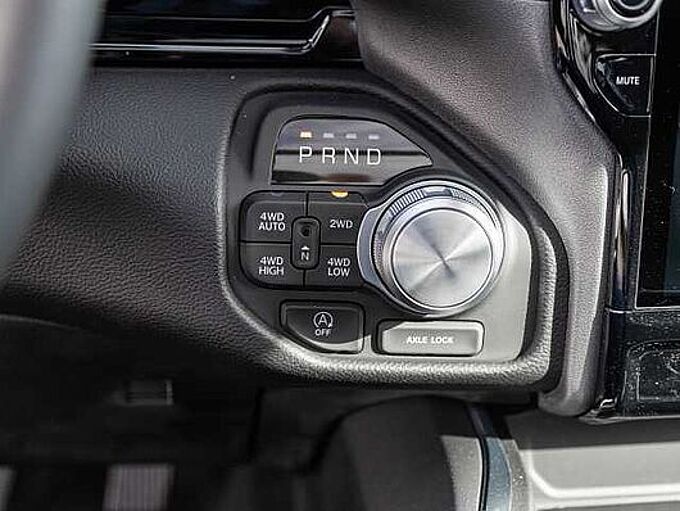 Dodge RAM 1500 Laramie Night Premium LPG