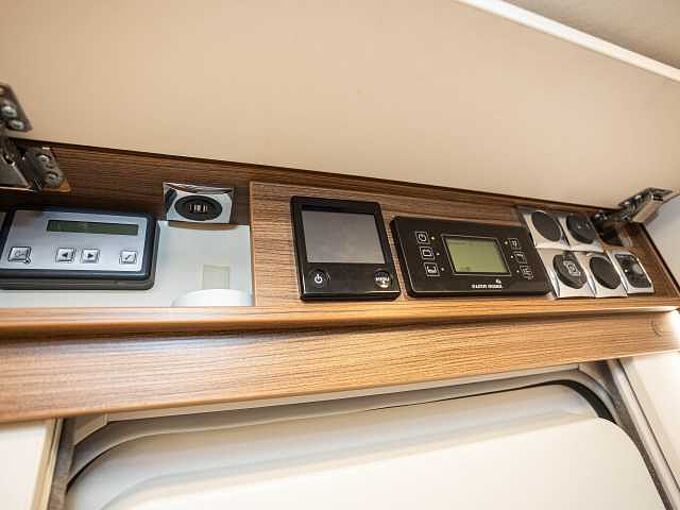 Eura Mobil Integra 890 QB ALKO HUBST&Uuml;TZEN 2xTV Dachklima