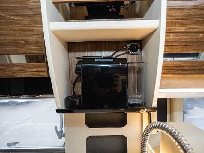 Eura Mobil Integra 890 QB ALKO HUBST&Uuml;TZEN 2xTV Dachklima