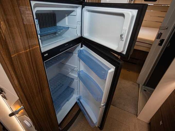 Eura Mobil Integra 890 QB ALKO HUBST&Uuml;TZEN 2xTV Dachklima