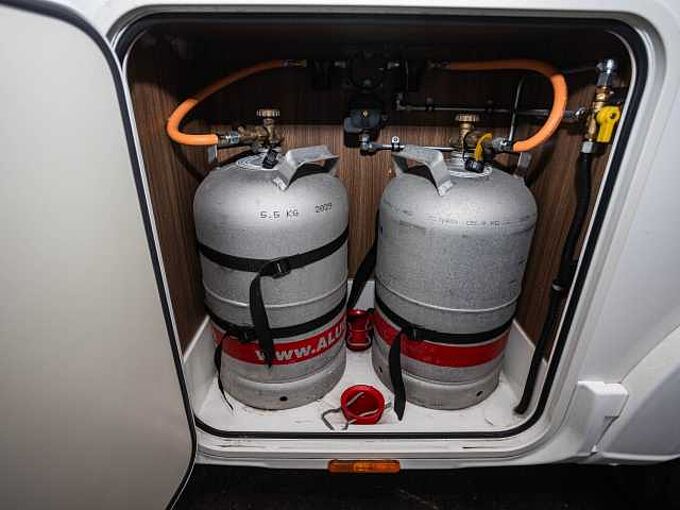 Eura Mobil Integra 890 QB ALKO HUBST&Uuml;TZEN 2xTV Dachklima