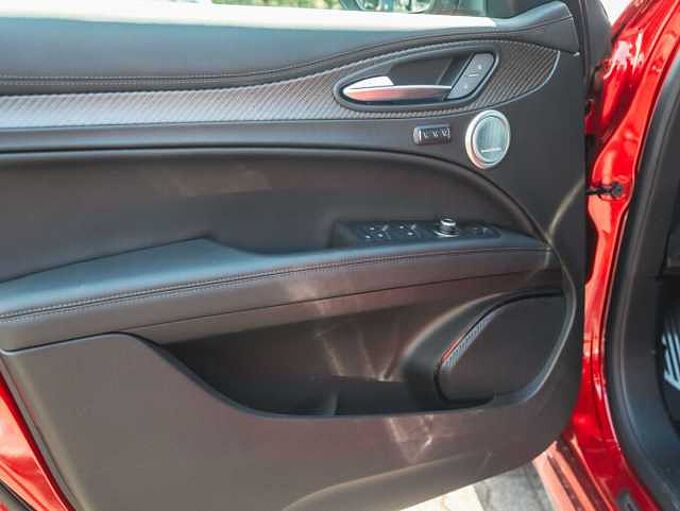 Alfa Romeo Stelvio V6 2.9 Bi-Turbo AT8-Q4 Quadrifoglio