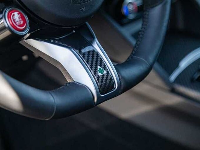 Alfa Romeo Stelvio V6 2.9 Bi-Turbo AT8-Q4 Quadrifoglio