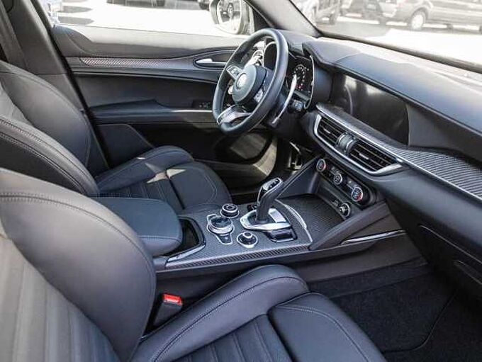 Alfa Romeo Stelvio V6 2.9 Bi-Turbo AT8-Q4 Quadrifoglio