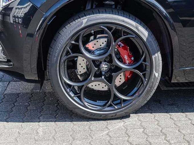 Alfa Romeo Stelvio V6 2.9 Bi-Turbo AT8-Q4 Quadrifoglio