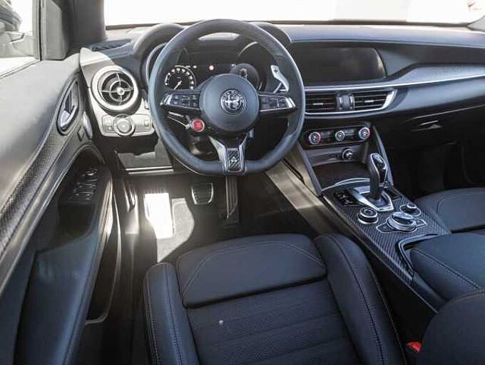 Alfa Romeo Stelvio V6 2.9 Bi-Turbo AT8-Q4 Quadrifoglio