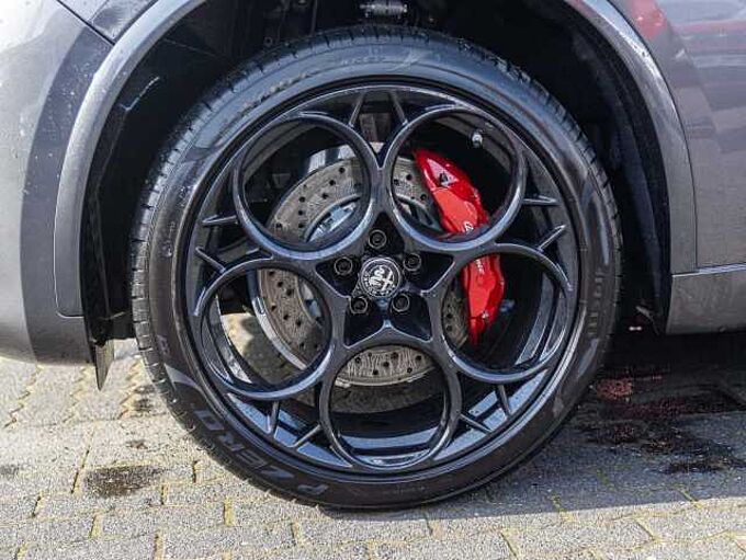 Alfa Romeo Stelvio V6 2.9 Bi-Turbo AT8-Q4 Quadrifoglio