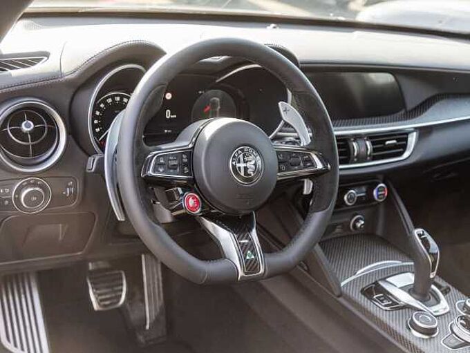 Alfa Romeo Stelvio V6 2.9 Bi-Turbo AT8-Q4 Quadrifoglio