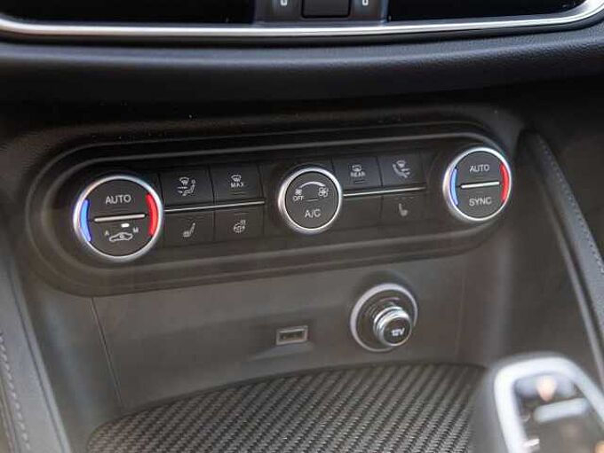 Alfa Romeo Stelvio V6 2.9 Bi-Turbo AT8-Q4 Quadrifoglio