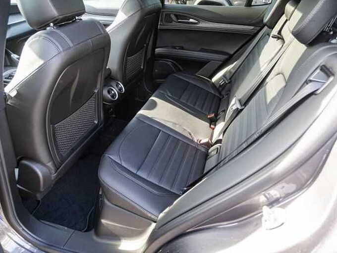 Alfa Romeo Stelvio V6 2.9 Bi-Turbo AT8-Q4 Quadrifoglio