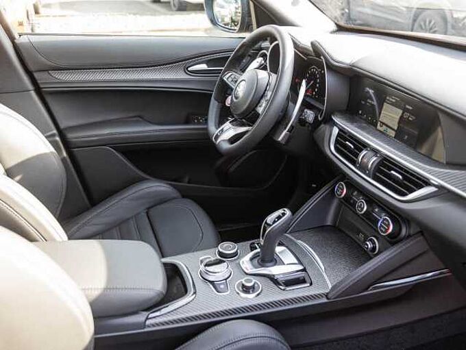 Alfa Romeo Stelvio V6 2.9 Bi-Turbo AT8-Q4 Quadrifoglio