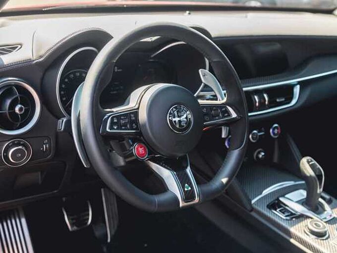 Alfa Romeo Stelvio V6 2.9 Bi-Turbo AT8-Q4 Quadrifoglio MY24
