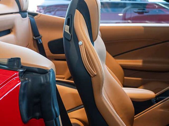 Ferrari Roma Spider Rosso Corsa/Cuoio 