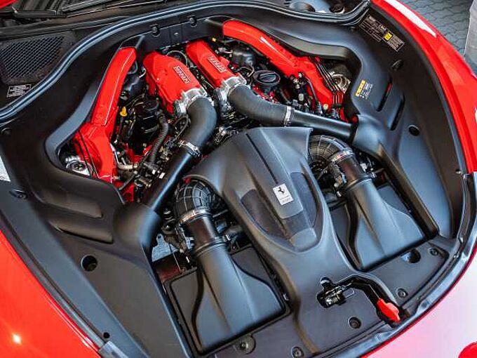 Ferrari Roma Spider Rosso Corsa/Cuoio 