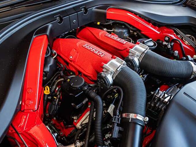 Ferrari Roma Spider Rosso Corsa/Cuoio 