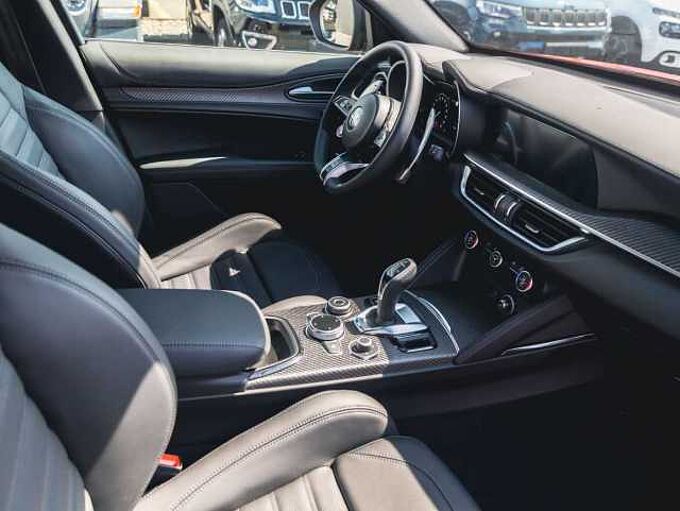 Alfa Romeo Stelvio V6 2.9 Bi-Turbo AT8-Q4 Quadrifoglio