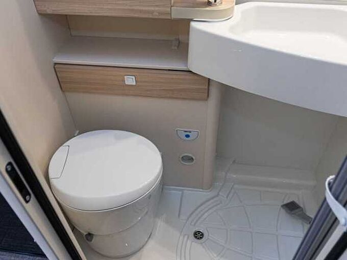 Eura Mobil Activa One 650 HS Automatik MESSEPREIS