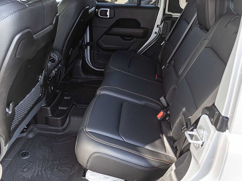 Jeep Wrangler Sahara 2.0l SILVERSTAR