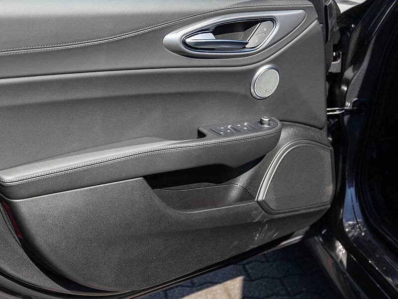 Alfa Romeo Giulia 2.0 Turbo 16V AT8-Q4 Veloce VOLL!