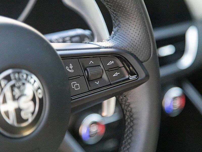 Alfa Romeo Giulia 2.0 Turbo 16V AT8-Q4 Veloce VOLL!