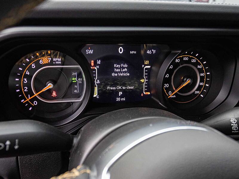 Jeep Wrangler Sahara 2.0l BLACK&RED