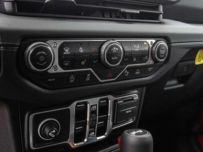 Jeep Wrangler Sahara 2.0l BLACK&RED