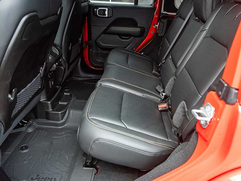 Jeep Wrangler Sahara 2.0l BLACK&RED