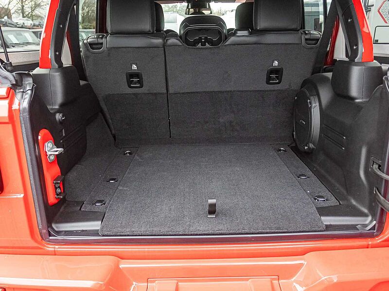 Jeep Wrangler Sahara 2.0l BLACK&RED