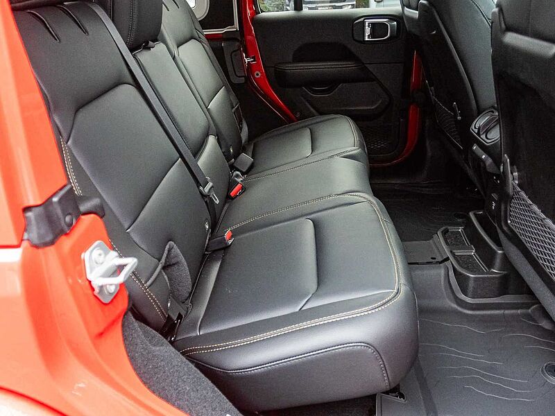 Jeep Wrangler Sahara 2.0l BLACK&RED