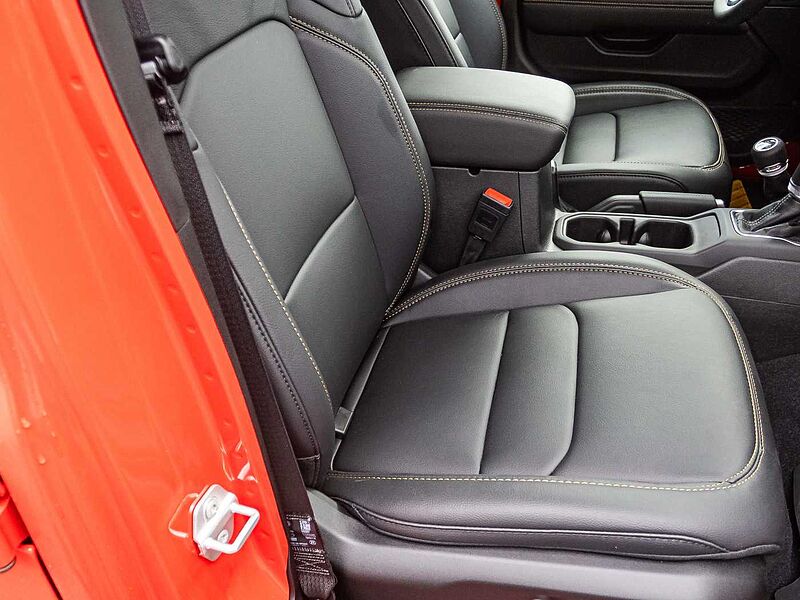 Jeep Wrangler Sahara 2.0l BLACK&RED