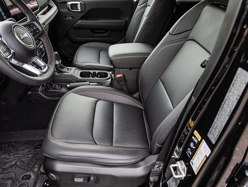 Jeep Wrangler BLACK EDITION 2.0l T-GDI Ultd. Sky-One