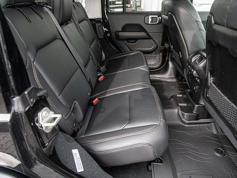 Jeep Wrangler BLACK EDITION 2.0l T-GDI Ultd. Sky-One