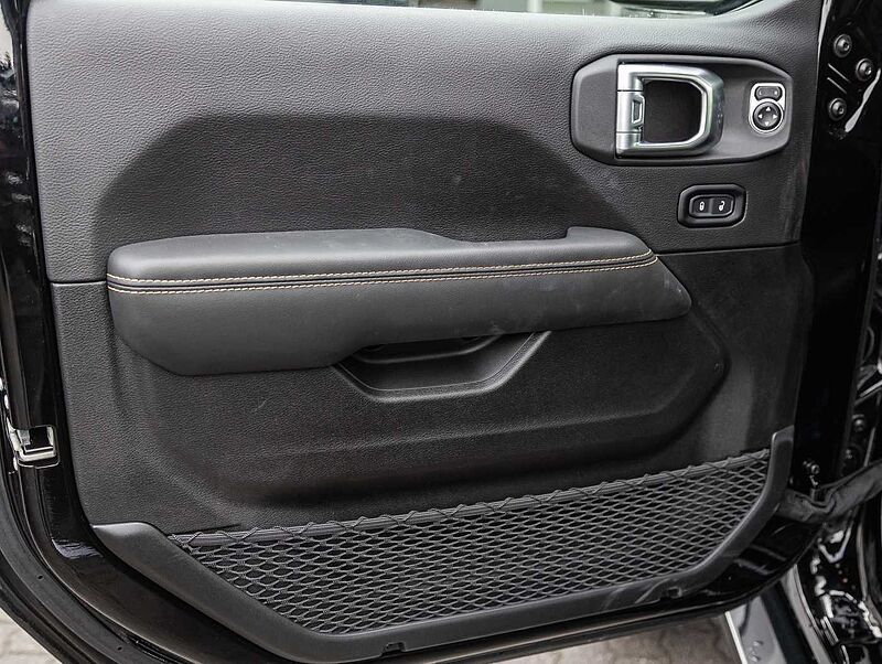 Jeep Wrangler BLACK EDITION 2.0l T-GDI Ultd. Sky-One