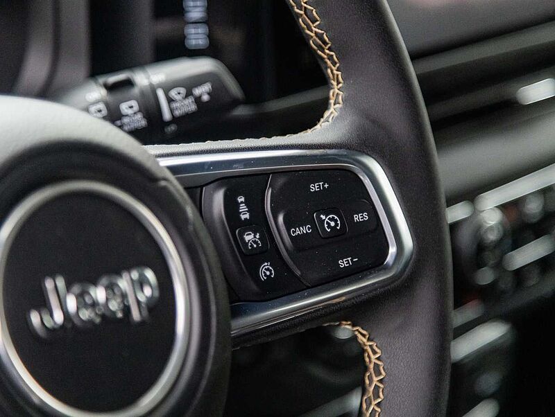 Jeep Wrangler BLACK EDITION 2.0l T-GDI Ultd. Sky-One